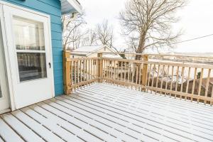 Photo de la galerie de l'établissement Cozy Riverfront Bungalow with Stunning Views, à Covington 36 autres photos