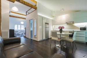 Η κουζίνα ή μικρή κουζίνα στο Apartment Green Bike +10 φωτογραφίες