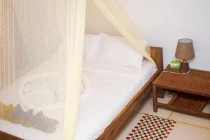 Katil atau katil-katil dalam bilik di Remarkable 10-Bed Cottages in Bagamoyo