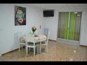 Gallery image of 1 bedroom Apartment with Gallery Balcony Free Netflix, air conditioning in Alicante