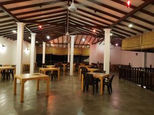 Restaurace v ubytování Hotel Calm Haven Unawatuna