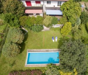 an overhead view of a yard with a swimming pool at BnB Bergsicht in Dettighofen