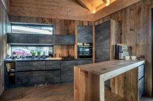 Kuchnia lub aneks kuchenny w obiekcie ALM CHALET