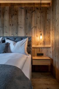 Łóżko lub łóżka w pokoju w obiekcie ALM CHALET