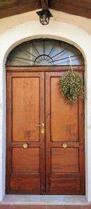 a large wooden door with a potted plant on it at La Casa di Fedora in Capestrano