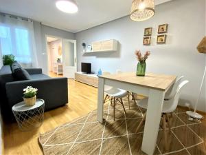 a living room with a table and a couch at Housingleón San Isidoro in León