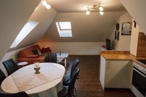 a kitchen and living room with a table and chairs at Appartement New York in Predlitz +19 photos