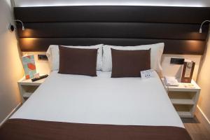 Postel nebo postele na pokoji v ubytování BCN Urbaness Hotels Del Comte