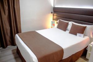 Postel nebo postele na pokoji v ubytování BCN Urbaness Hotels Del Comte