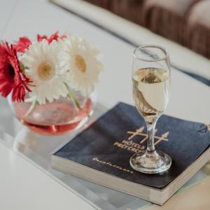 Напитки в Lot Boutique Hotel by Hotels and Preference