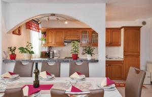 Kuchyň nebo kuchyňský kout v ubytování Villa Lealeana