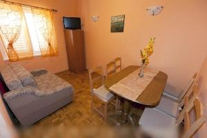 Posezení v ubytování Apartment in Tucepi with sea view, balcony, air conditioning, WiFi 3674-1