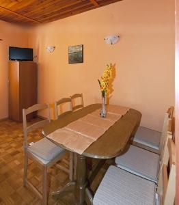 Posezení v ubytování Apartment in Tucepi with sea view, balcony, air conditioning, WiFi 3674-1