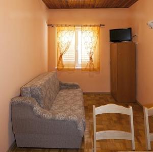 Posezení v ubytování Apartment in Tucepi with sea view, balcony, air conditioning, WiFi 3674-1