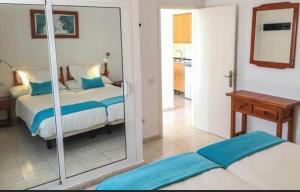 Postel nebo postele na pokoji v ubytování Alisios Playa Paradise
