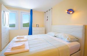 Postel nebo postele na pokoji v ubytování Stone clad Villa La Maison P