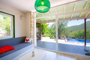 Bazén v ubytování Stone clad Villa La Maison P nebo v jeho okolí