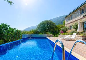 Bazén v ubytování Stone clad Villa La Maison P nebo v jeho okolí