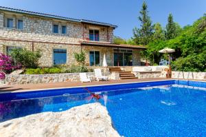 Bazén v ubytování Stone clad Villa La Maison P nebo v jeho okolí