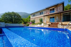 Bazén v ubytování Stone clad Villa La Maison P nebo v jeho okolí