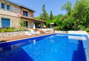 Bazén v ubytování Stone clad Villa La Maison P nebo v jeho okolí