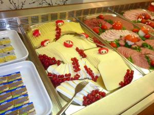 a display case with cheese and other food items at Hotel Süden in Berlin