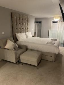 a bedroom with a large bed and a couch at Dealhouse-Apartments 5 in Huddersfield