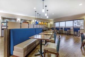 Restaurant o un lloc per menjar a Comfort Suites