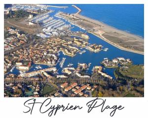 an aerial view of a city with a harbor at Joli T2 avec clim, 4/6 personnes,500m de la plage. in Saint-Cyprien