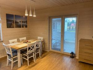 Fotografia z galérie ubytovania Domek Całoroczny Fuleda -Mazury Giżycko Sauna Jacuzii Kominek v destinácii Giżycko