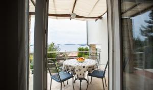 Μπαλκόνι ή βεράντα στο Apartment in Orebic with sea view, terrace, air conditioning, WiFi 114-1