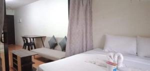 Postel nebo postele na pokoji v ubytování ONE OASIS a1 SM MALL DAVAO FREE POOL WIFI + 20 fotografií