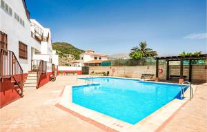 A piscina localizada em Amazing Apartment In Granada With Kitchenette ou nos arredores