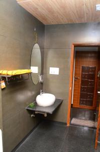 A bathroom at DUDI HOTEL