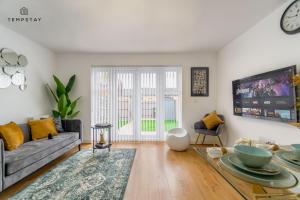 Ruang duduk di STYLISH 4 BED FAMILY HOME AT MADEJSKI, READING UNIVERSITY