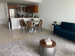 819-Charming apartment in the heart of Midtown