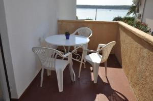Fotografia z galérie ubytovania Apartment in Barbat with sea view, balcony, air conditioning 660-4 v destinácii Barbat na Rabu