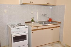 Fotografia z galérie ubytovania Apartment in Barbat with sea view, balcony, air conditioning 660-4 v destinácii Barbat na Rabu
