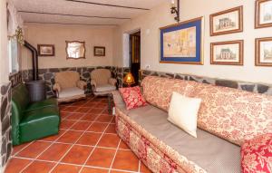 Posezení v ubytování 3 Bedroom Beautiful Home In Antequera