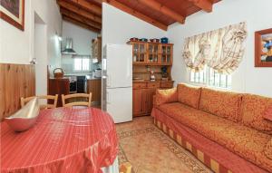 Kuchyň nebo kuchyňský kout v ubytování 3 Bedroom Beautiful Home In Antequera