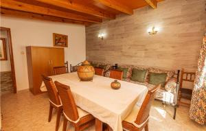 Posezení v ubytování 3 Bedroom Beautiful Home In Antequera