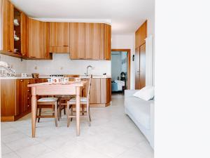 Kuchyňa alebo kuchynka v ubytovaní Appartamento La Casa Rossa - Affitti Brevi Italia + 28 fotografií