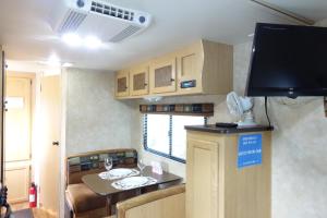 Kuchyň nebo kuchyňský kout v ubytování Best RV-Studio to Visit NYC-EWR Airport-Free Parking