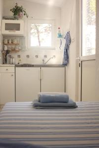 Posteľ alebo postele v izbe v ubytovaní Studio apartment in Veli Rat with sea view, balcony, washing machine 882-1