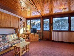 a living room with a couch and a table at Studio La Plagne, 1 pièce, 4 personnes - FR-1-455-102 in La Plagne