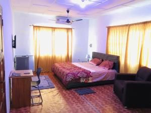 Säng eller sängar i ett rum på Feel At Home & be close to the Labadi Beach (5min)