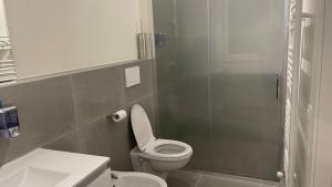 A bathroom at B&B m’ama non m’ama