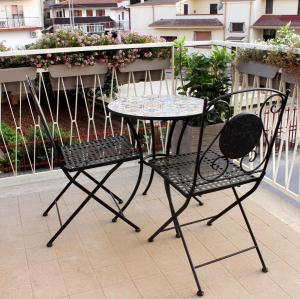 A balcony or terrace at B&B m’ama non m’ama