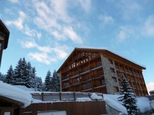 a large apartment building with a balcony in the snow at Appartement Courchevel 1850, 3 pièces, 6 personnes - FR-1-514-40 in Courchevel