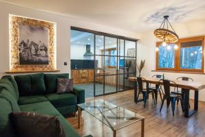 Posedenie v ubytovaní KANIA Apartamenty - Zakopane